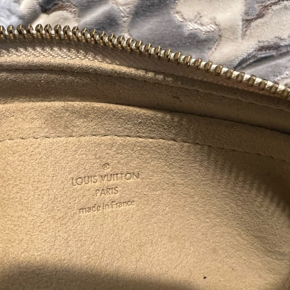 Louis Vuitton wristlet. - Picture 4 of 4